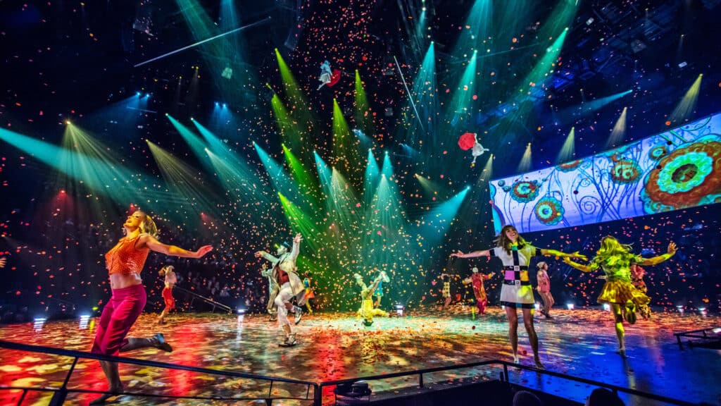 Scène colorée du Cirque du Soleil à Las Vegas